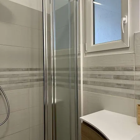 Apartment 3 Pieces Avec Terrasse Et Jardin, Climatise, Proche Et Centre, 4 Pers. - Fr-1-225c-130